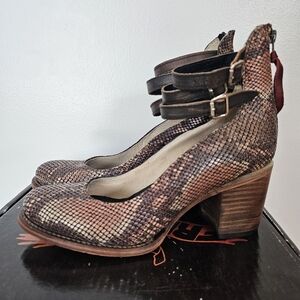 Freebird Blush Snake Randi